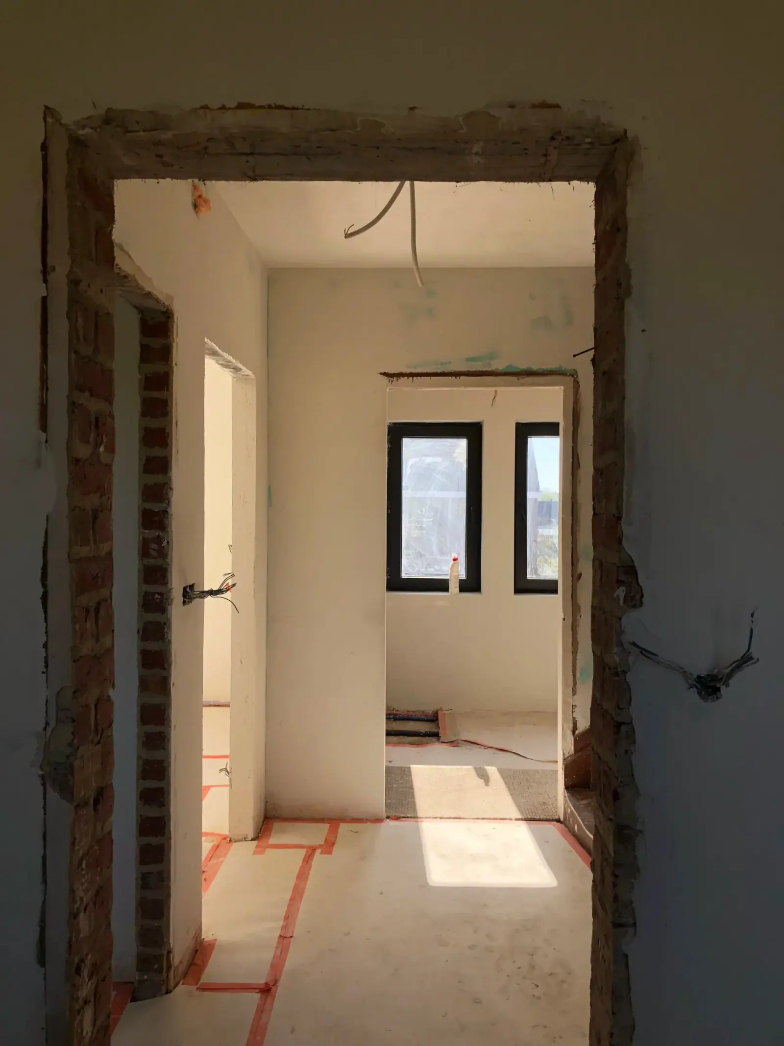 Sterrebeek — cantiere, apertura tra gli ambienti prima dei lavori